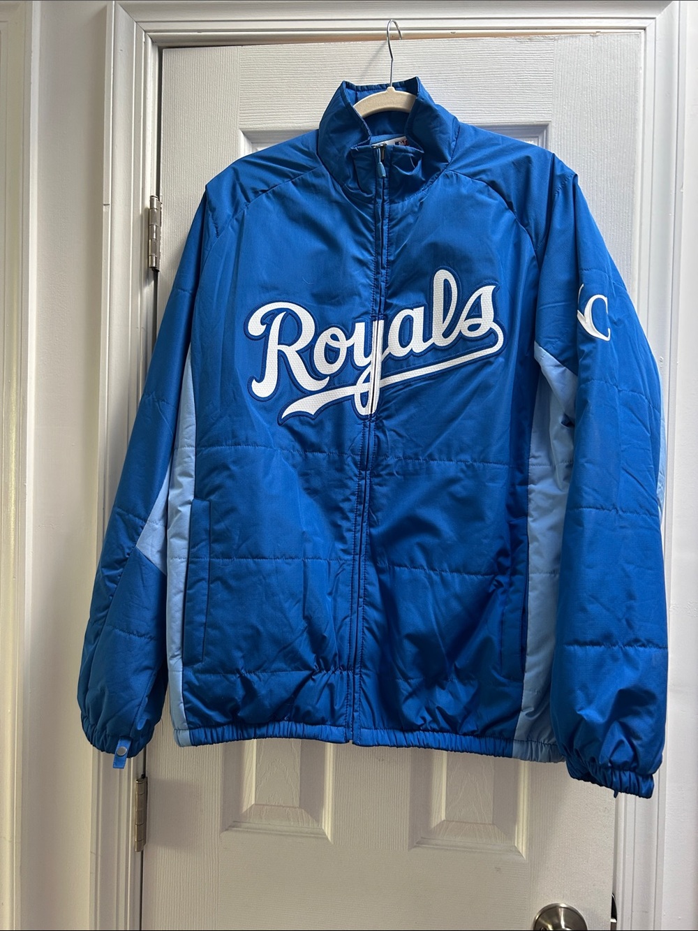 Kansas City Royals Men’s L managers jacket.